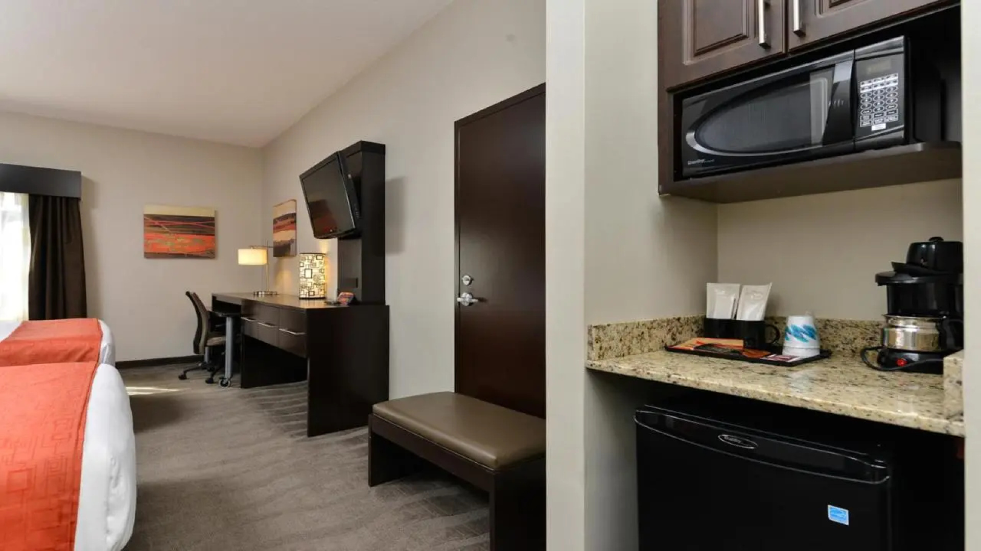 Holiday Inn Express & Suites Edmonton International Airport by IHG