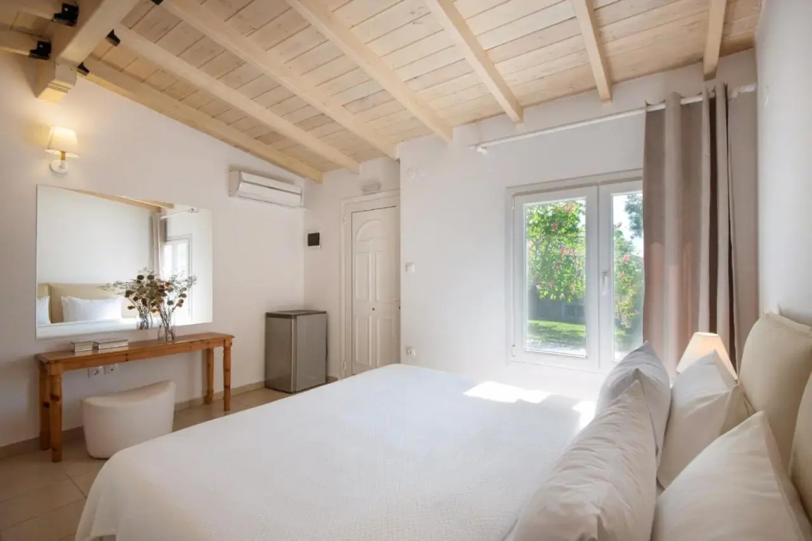 Sanidiamonds Apartments & Studios