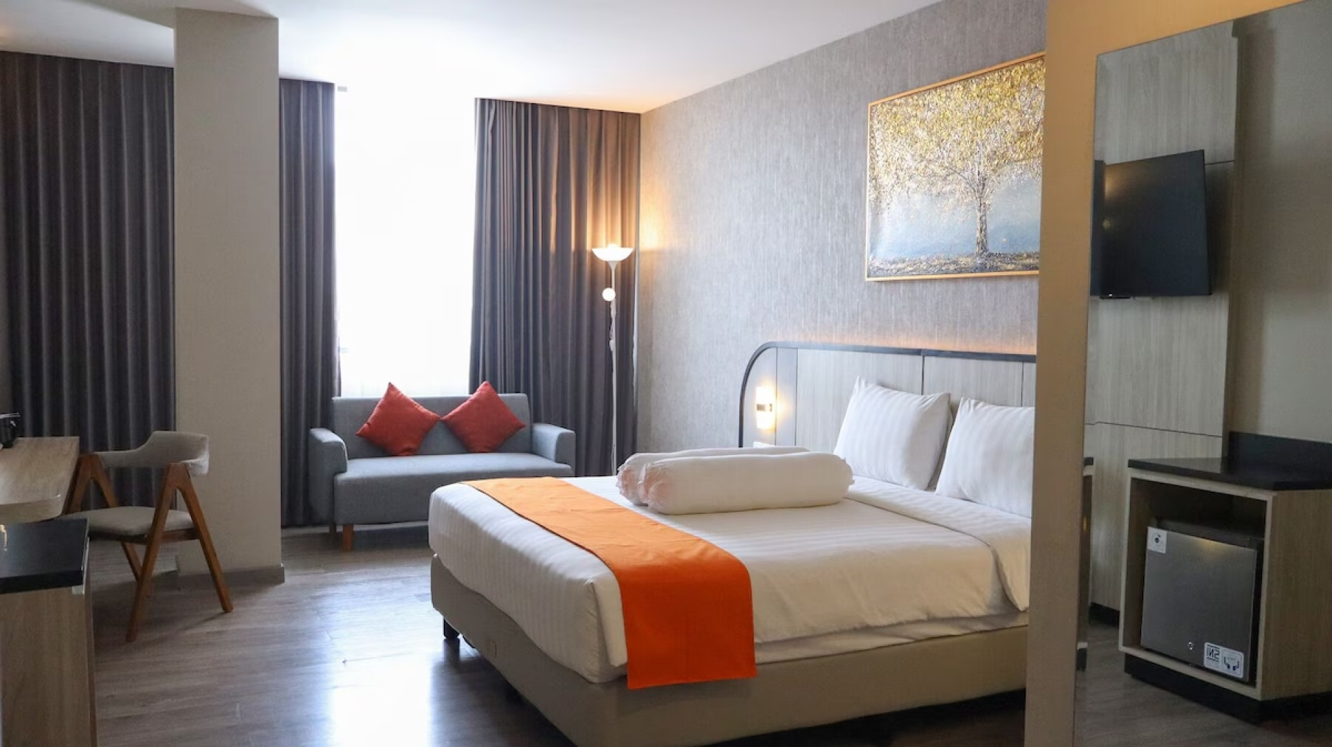 Front One Gosyen Hotel Salatiga