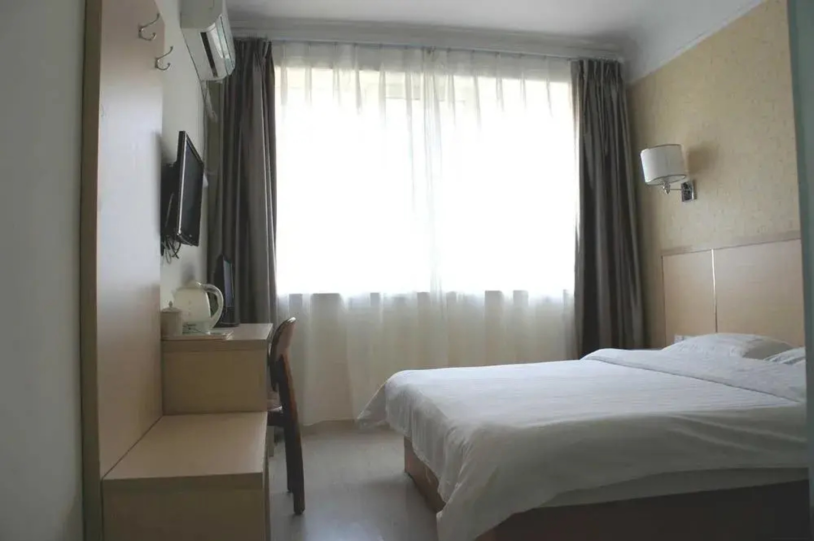 Zhongtian Seaview Hotel (Zhanqiao Railway Station)