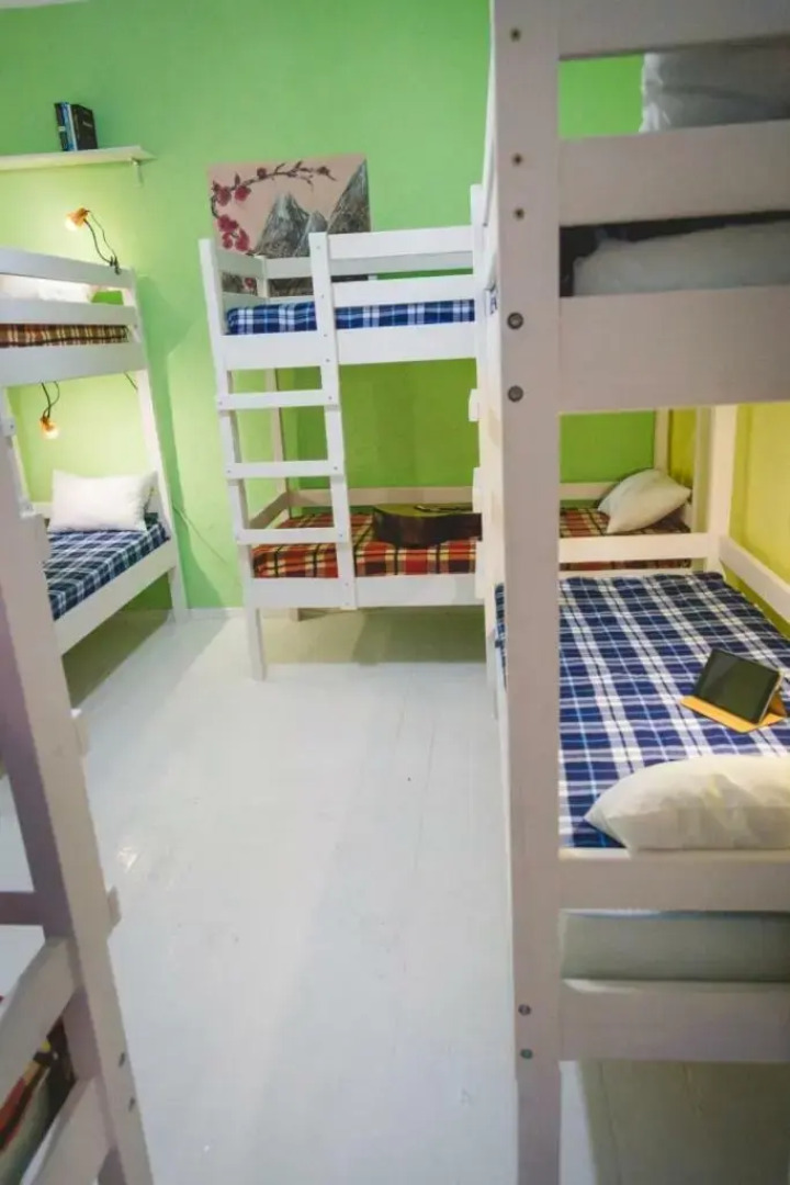 Iq Hostel