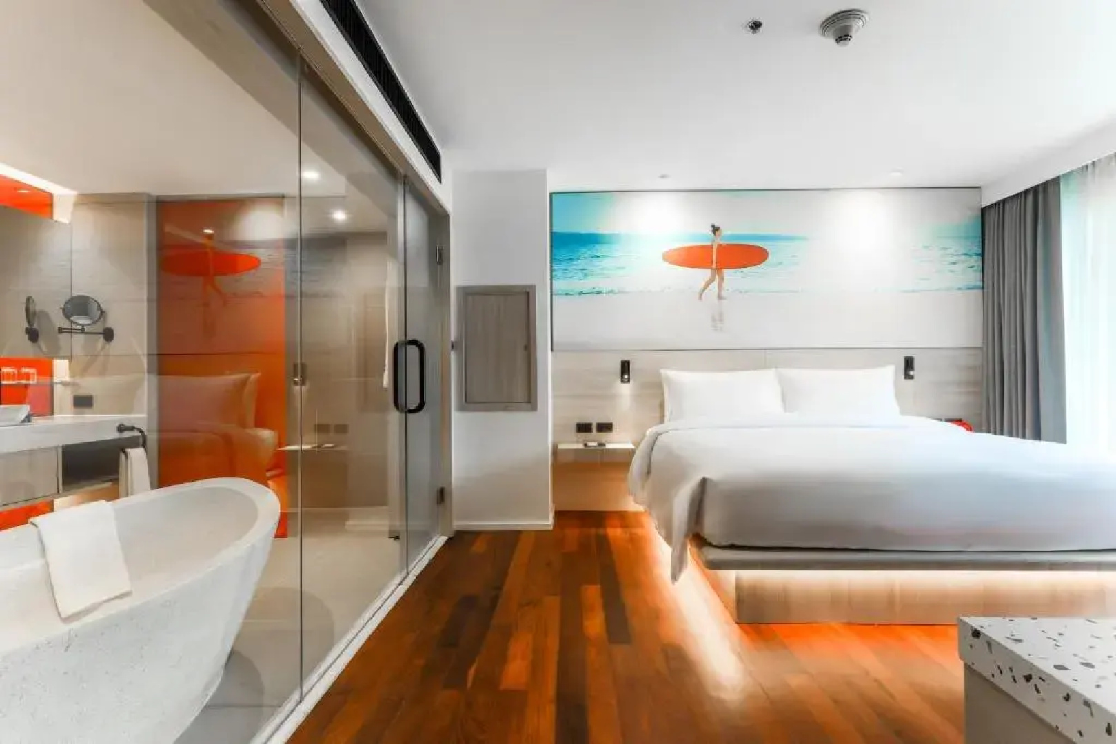 Отель Radisson RED Phuket Patong Beach