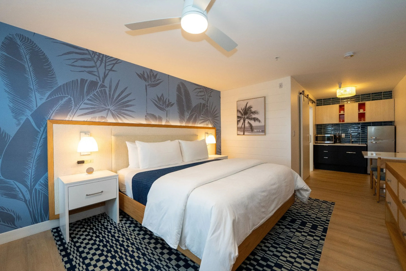 The Sunshine Hotel and Suites