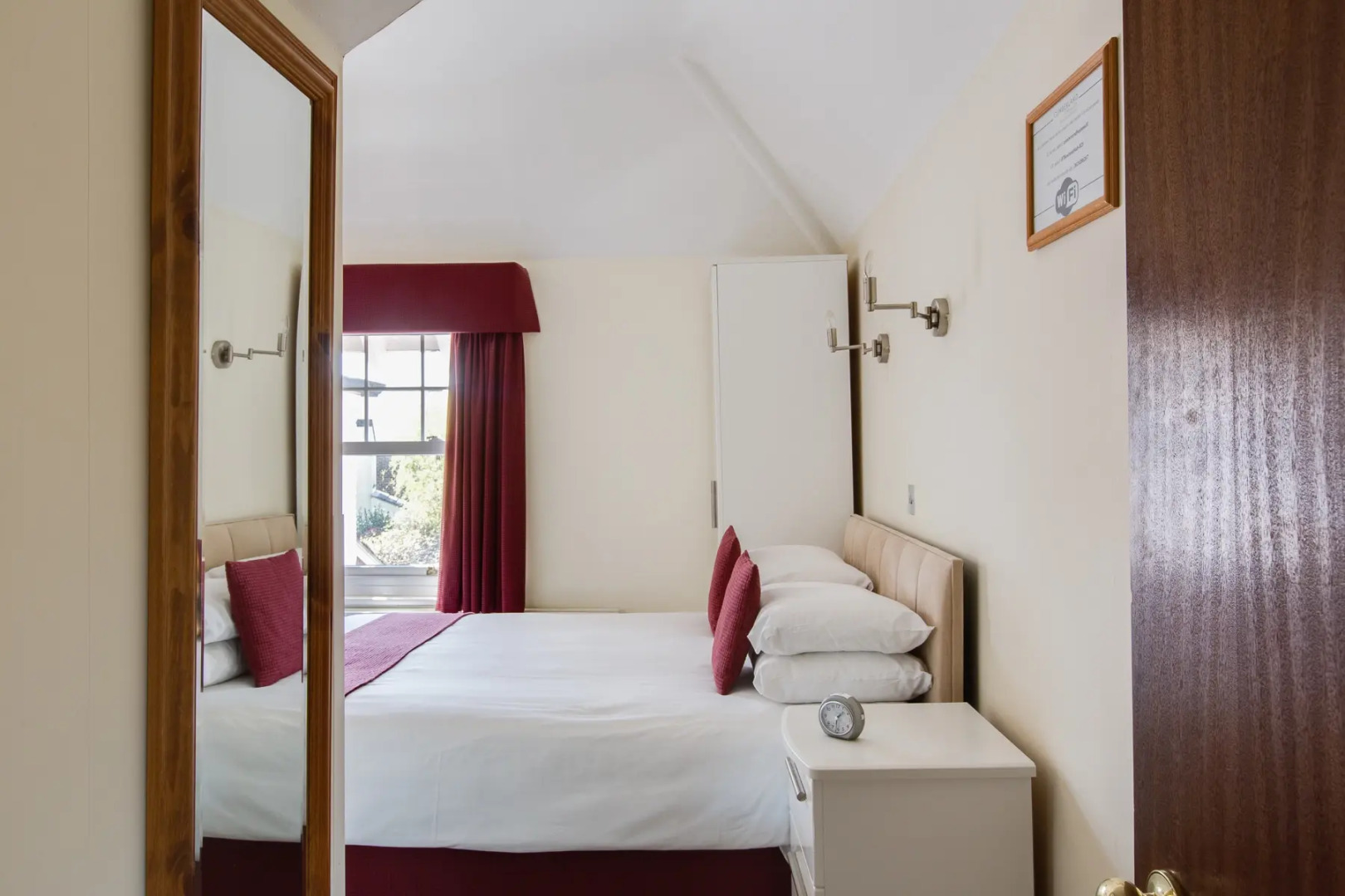 Cumberland House Gatwick B & B