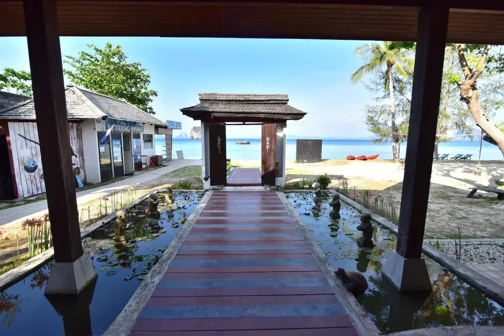 Отель Koh Ngai Thanya Beach Resort