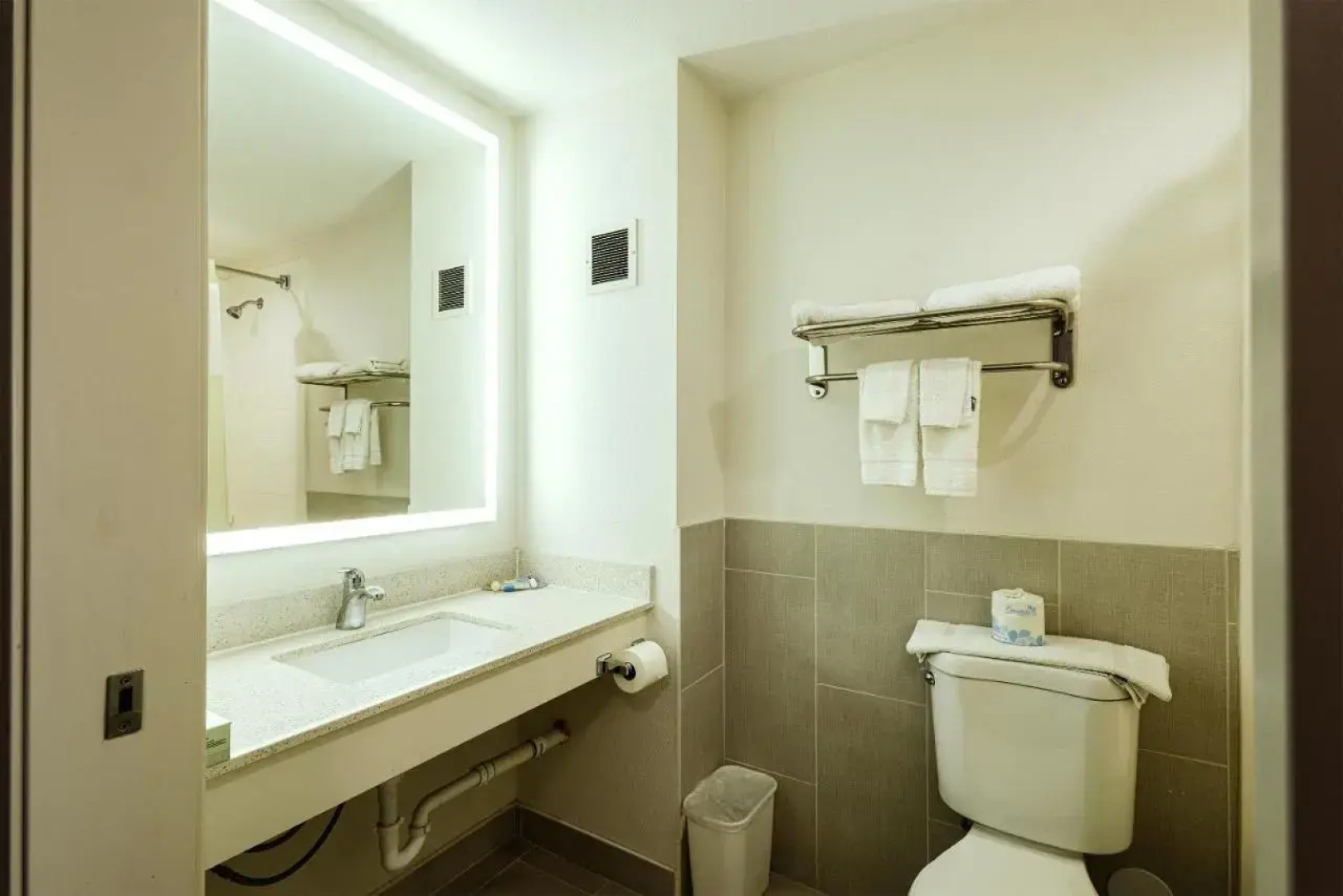 Coratel Inn and Suites By Jasper Saint Paul Minneapolis Inver Grove Heights.