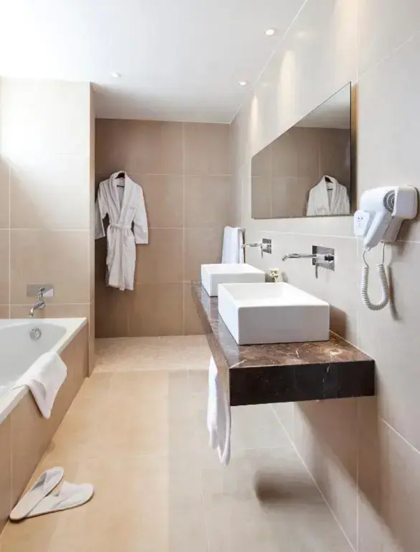 Amphora Hotel & Suites