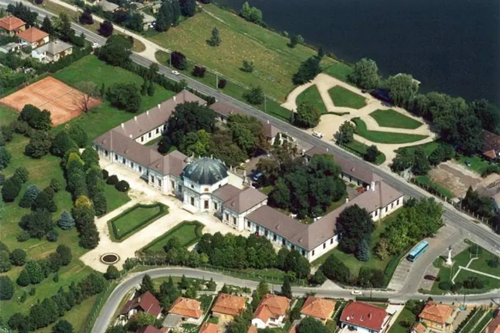 Savoyai Kastelyszallo