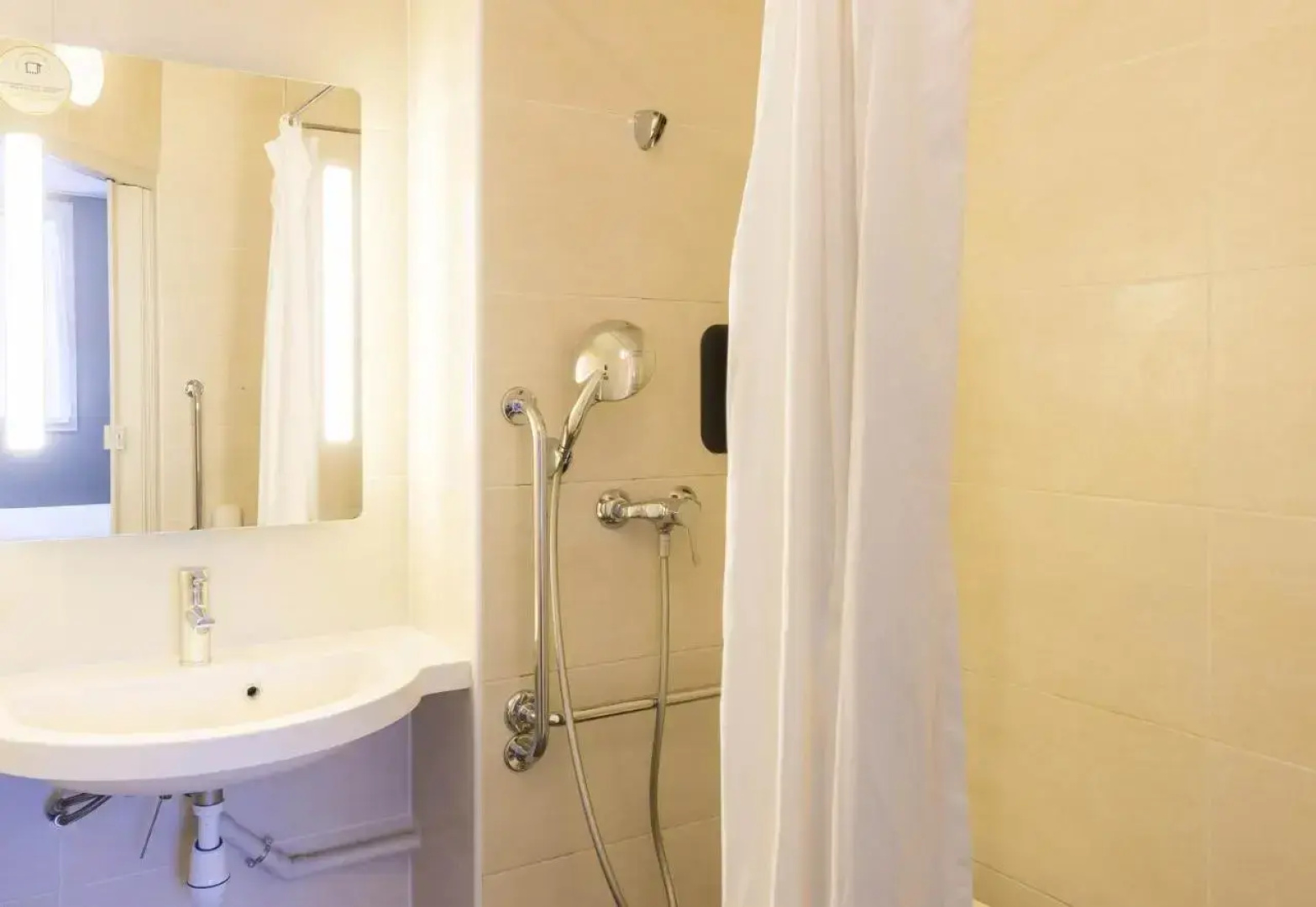 B&B HOTEL Auxerre Monéteau