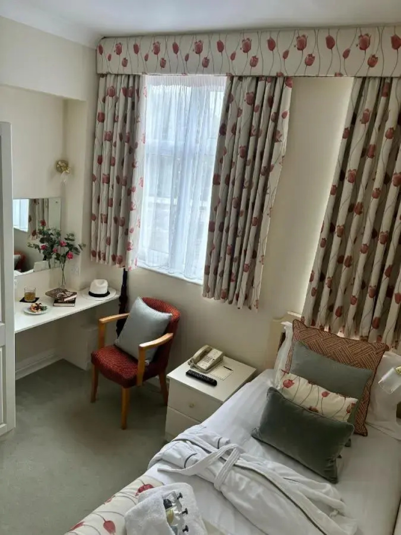 Redcliffe Hotel