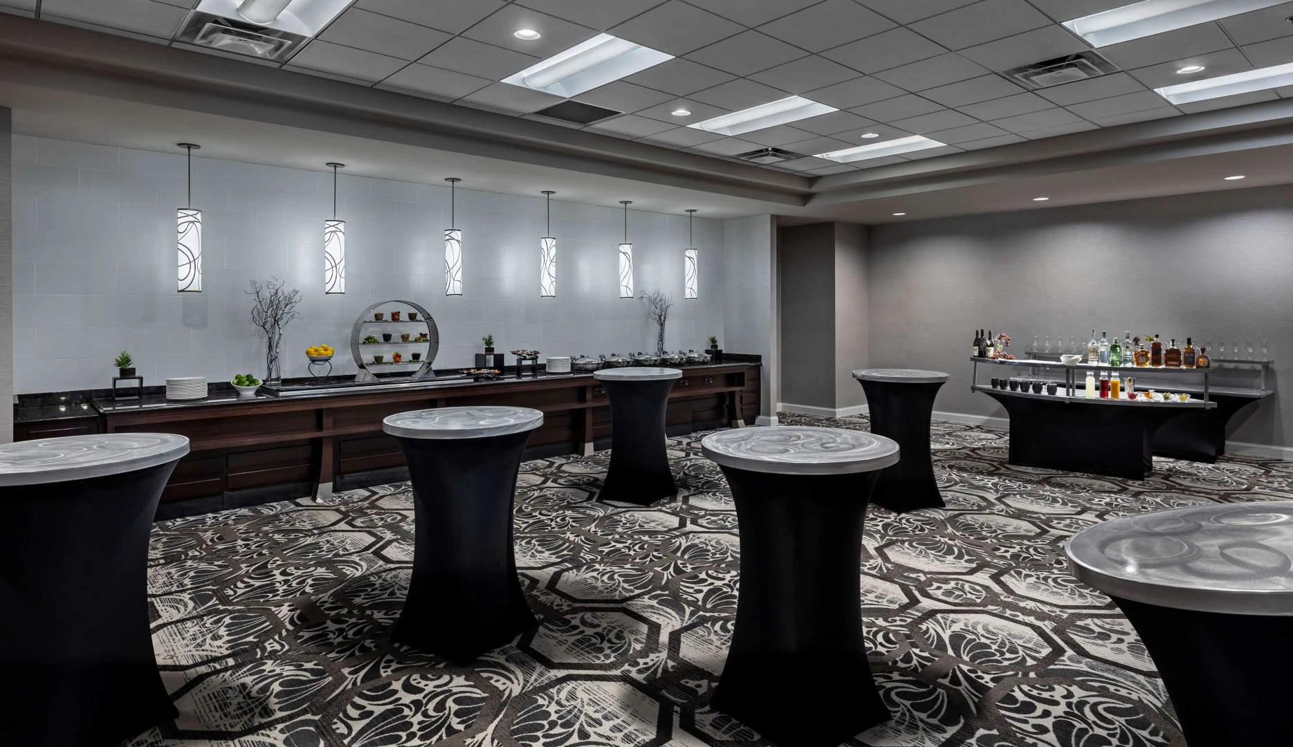 DoubleTree Suites by Hilton Hotel Detroit Downtown - Fort Shelby