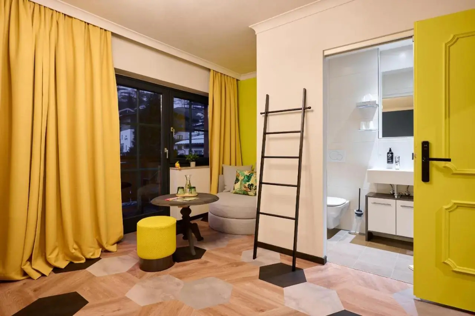 happYellow Boutique House