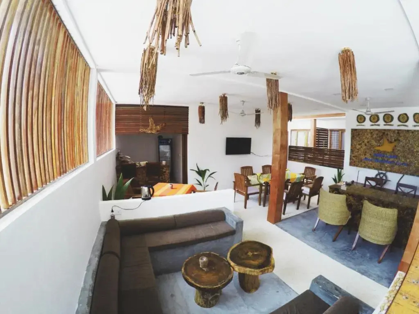 Отель Dhiffushi White Sand Beach