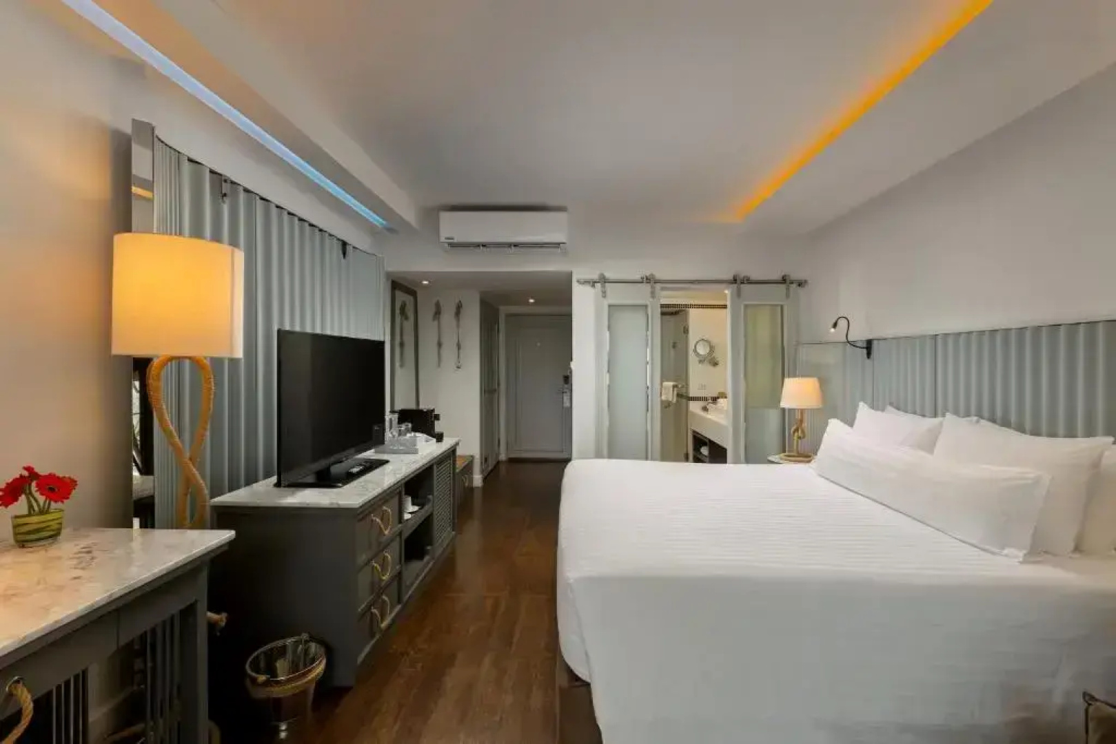Отель The Boathouse Phuket