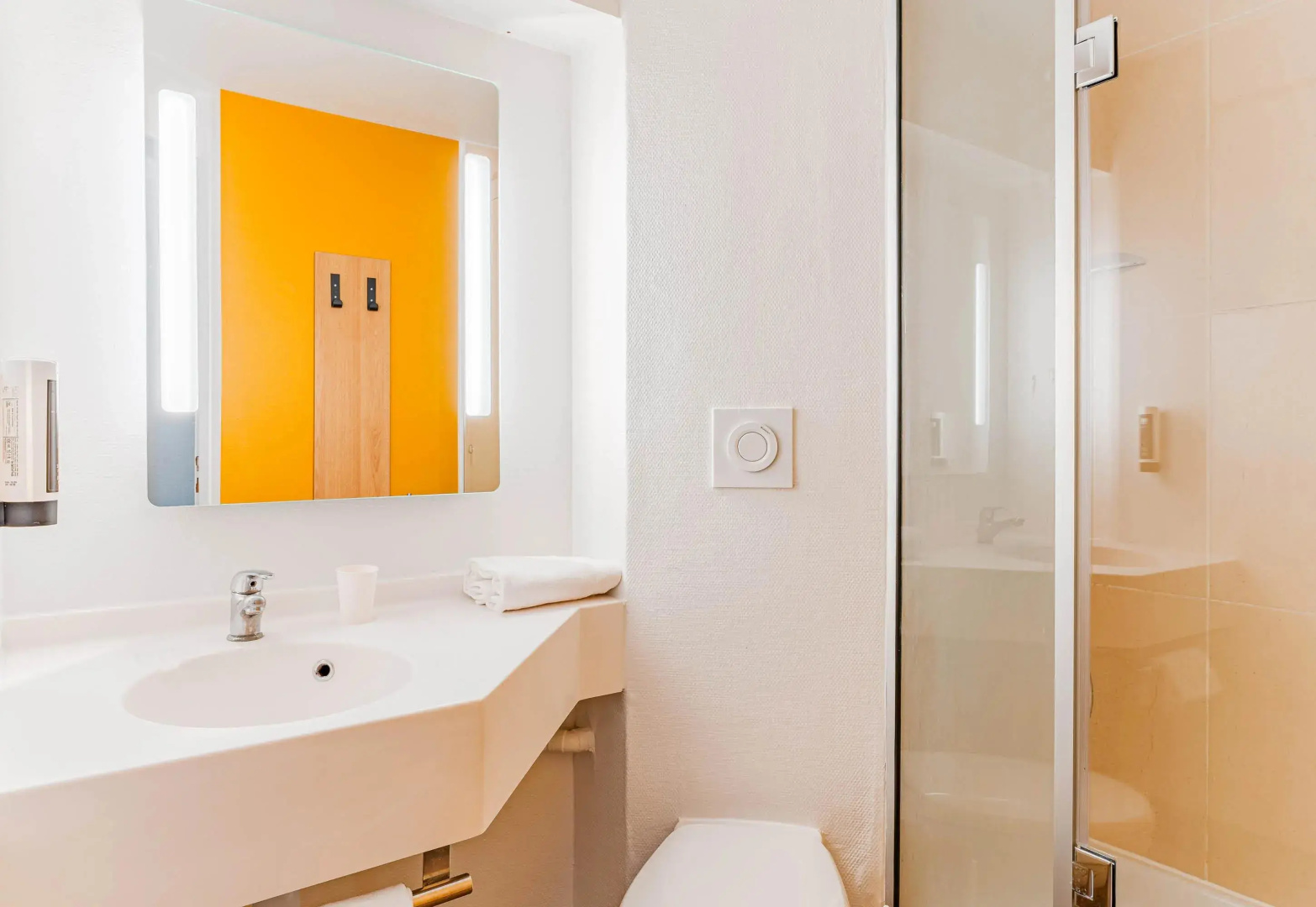 Отель B&B Poitiers 3 Futuroscope