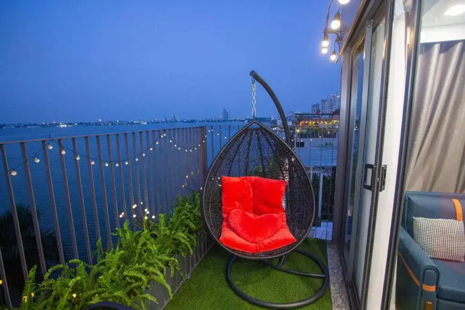 Hanoi Lake View Hotel & Travel