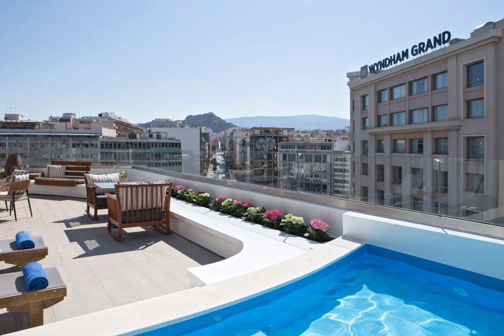Zeus Essence Wyndham Athens Residence