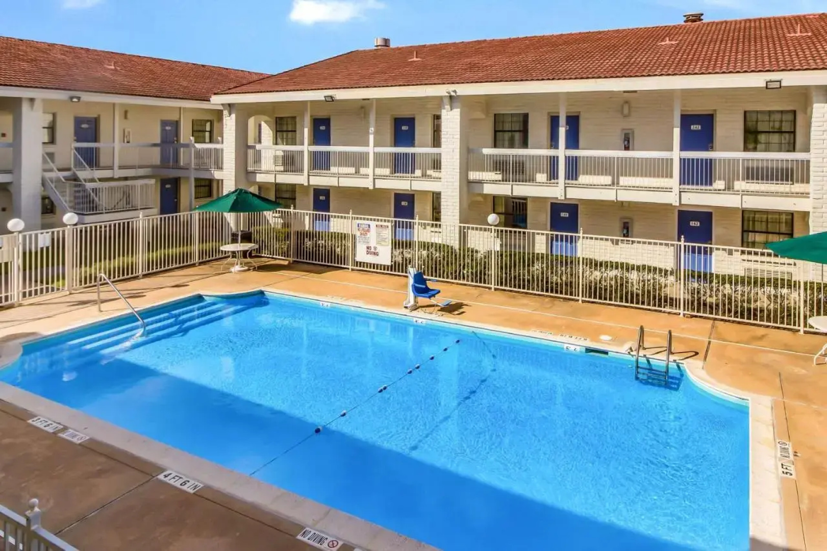 Motel 6 Baytown, TX - Garth Rd