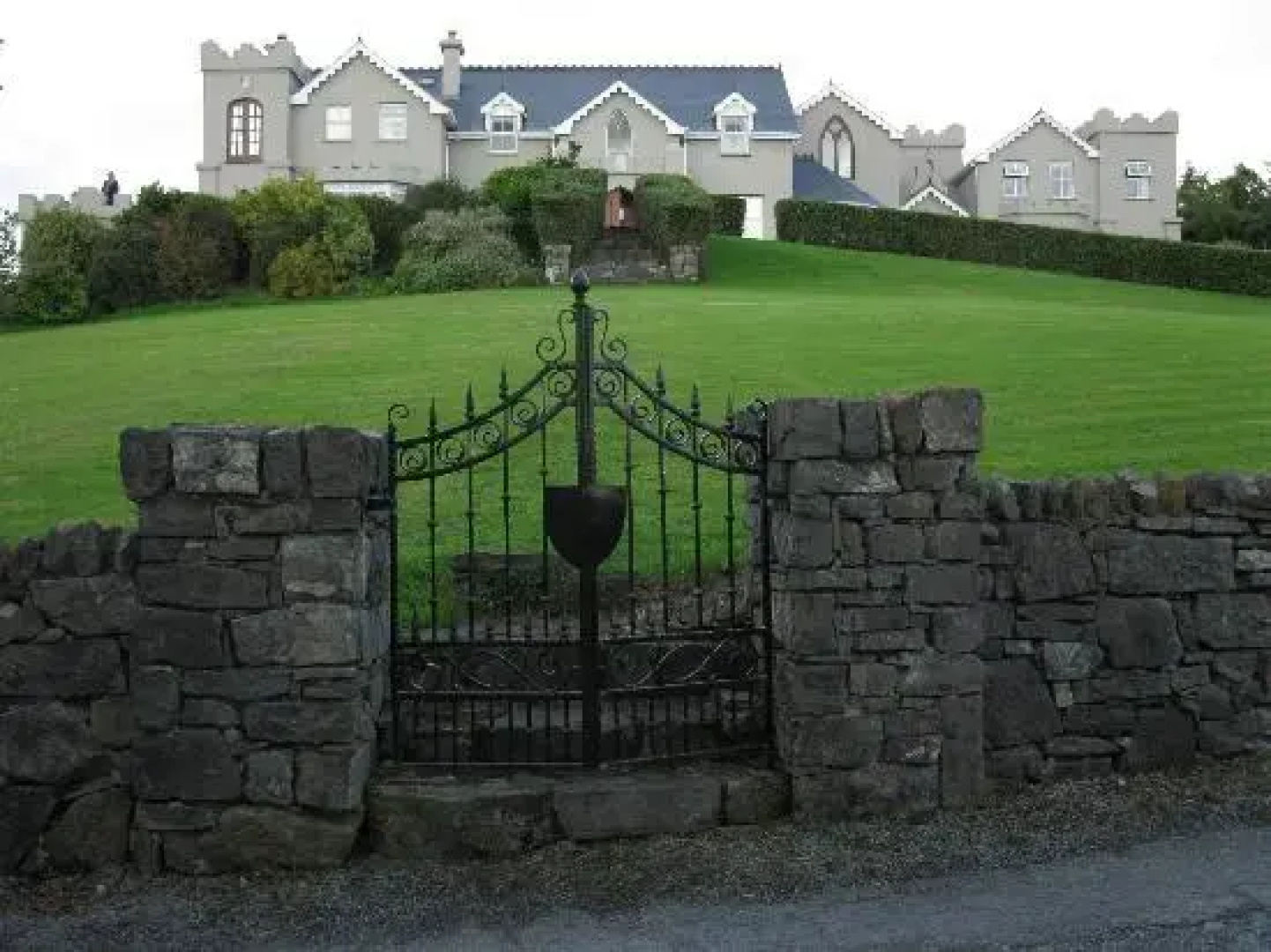 Rossmore Manor