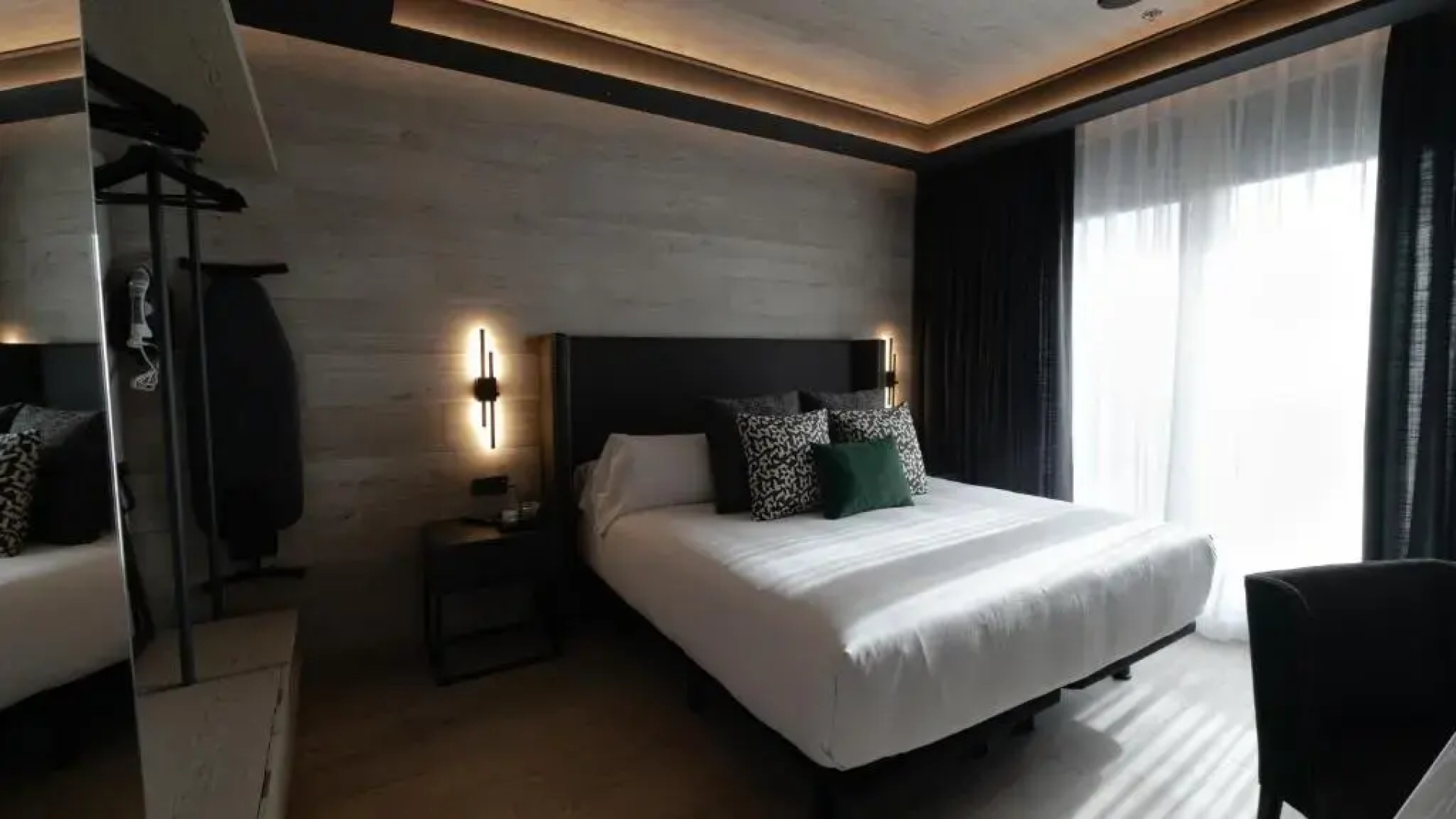 Отель The Hotel Regina