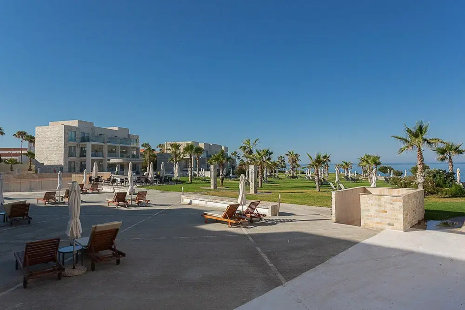Amphora Hotel & Suites