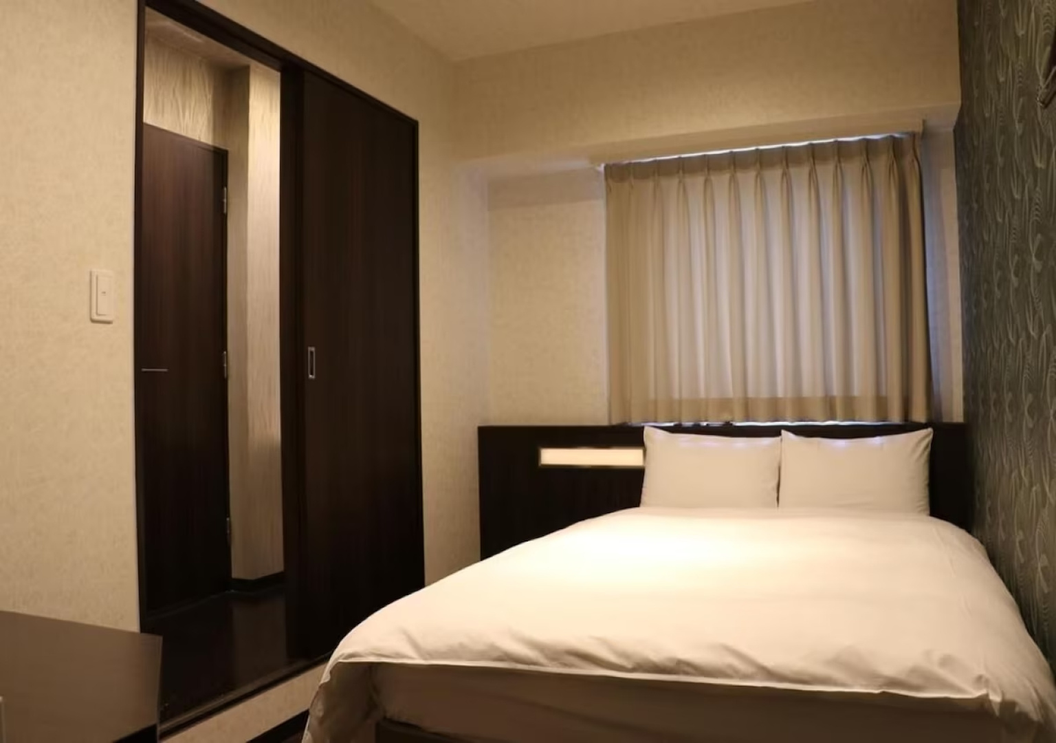 Nipponbashi Luxe Hotel