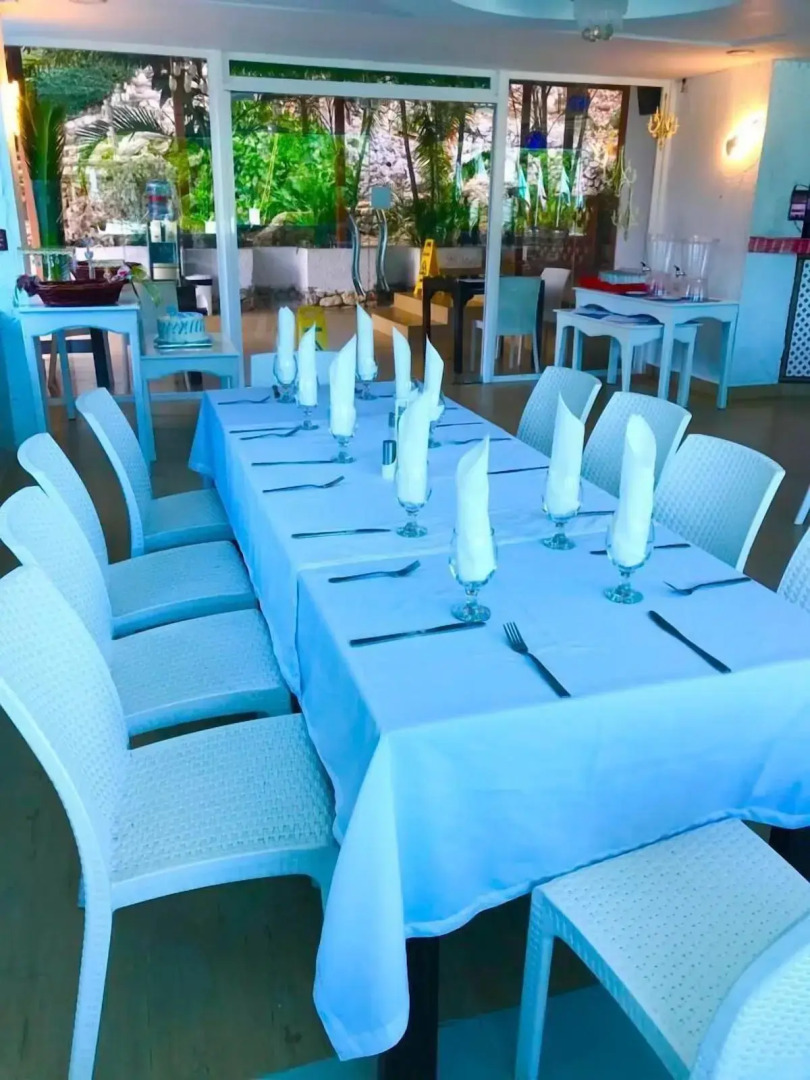 Daymond Blue Tropical Lodge