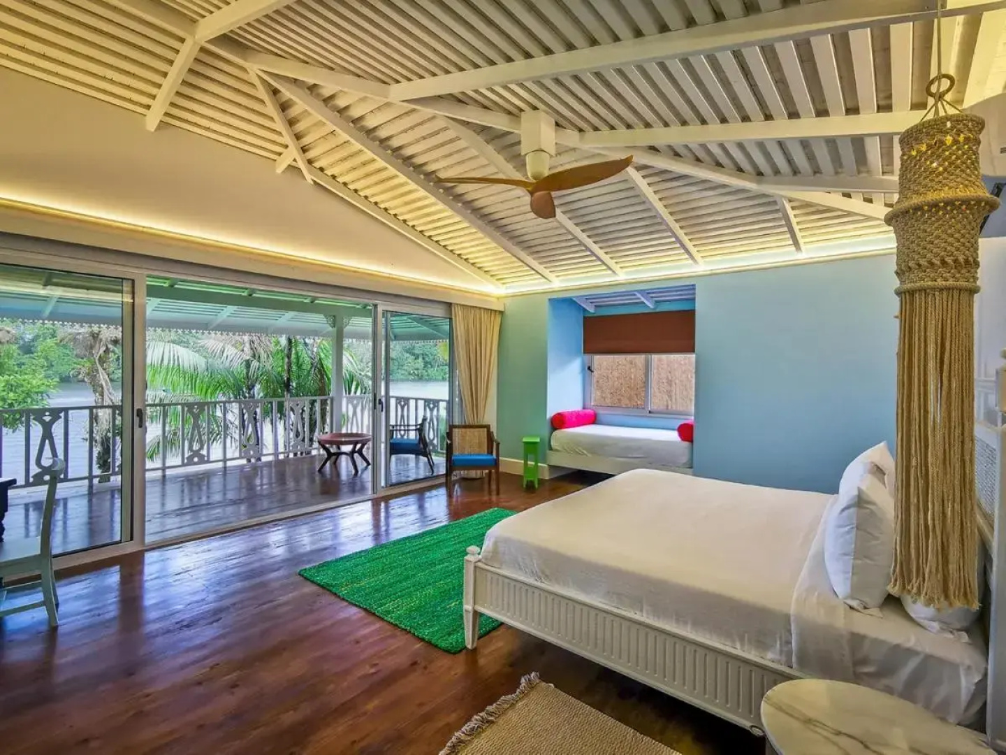 Tortuga Lodge