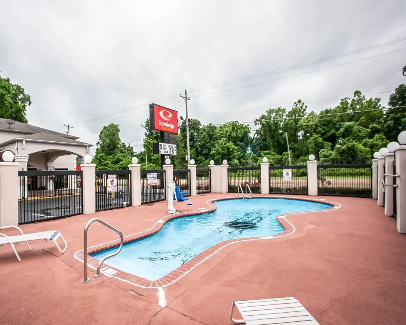 Memorylane Inn & Suites