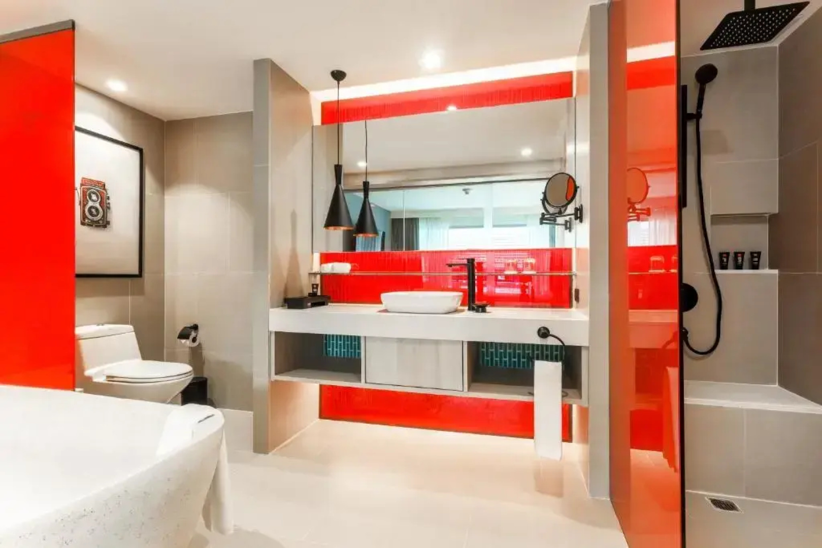 Отель Radisson RED Phuket Patong Beach