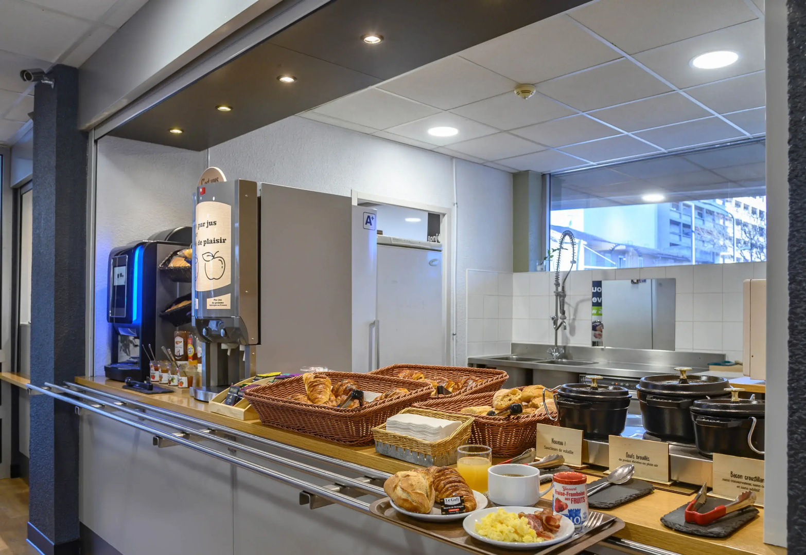 Отель B&B Nimes Centre Arène