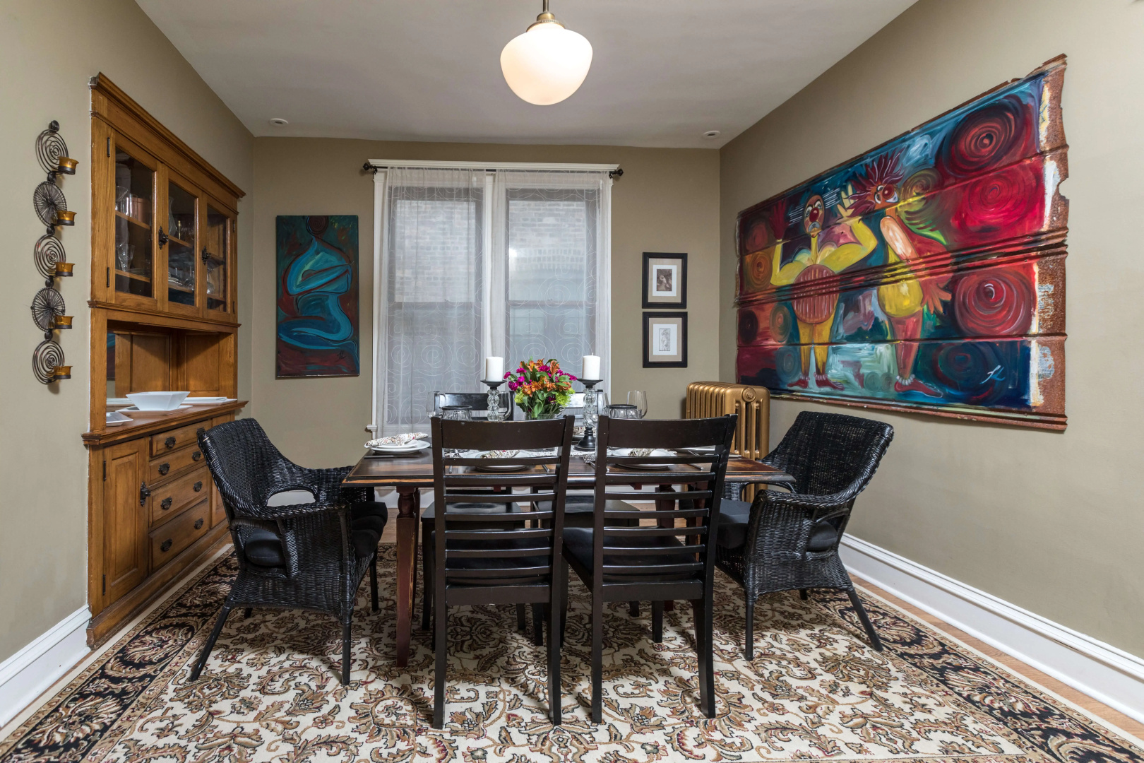Chicago Guest House on Newport Avenue