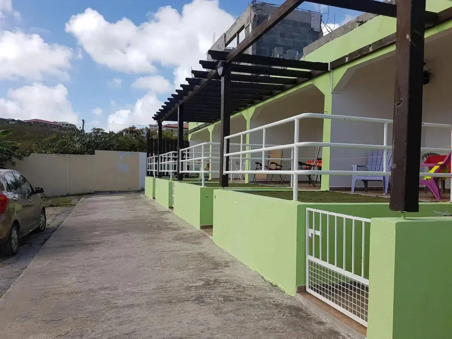 Over The Hill - Guesthouse & Residence