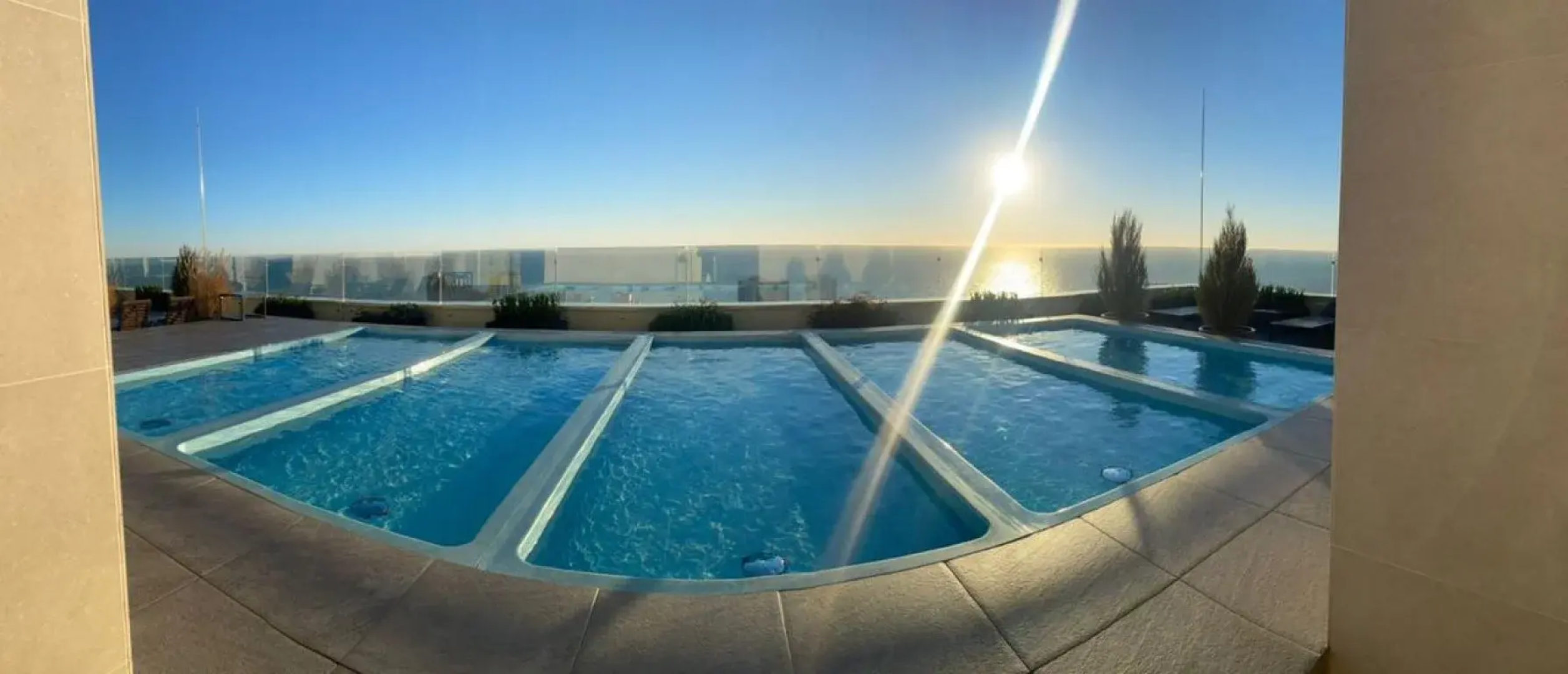 S Basseynom ZHK Metropol Apartments