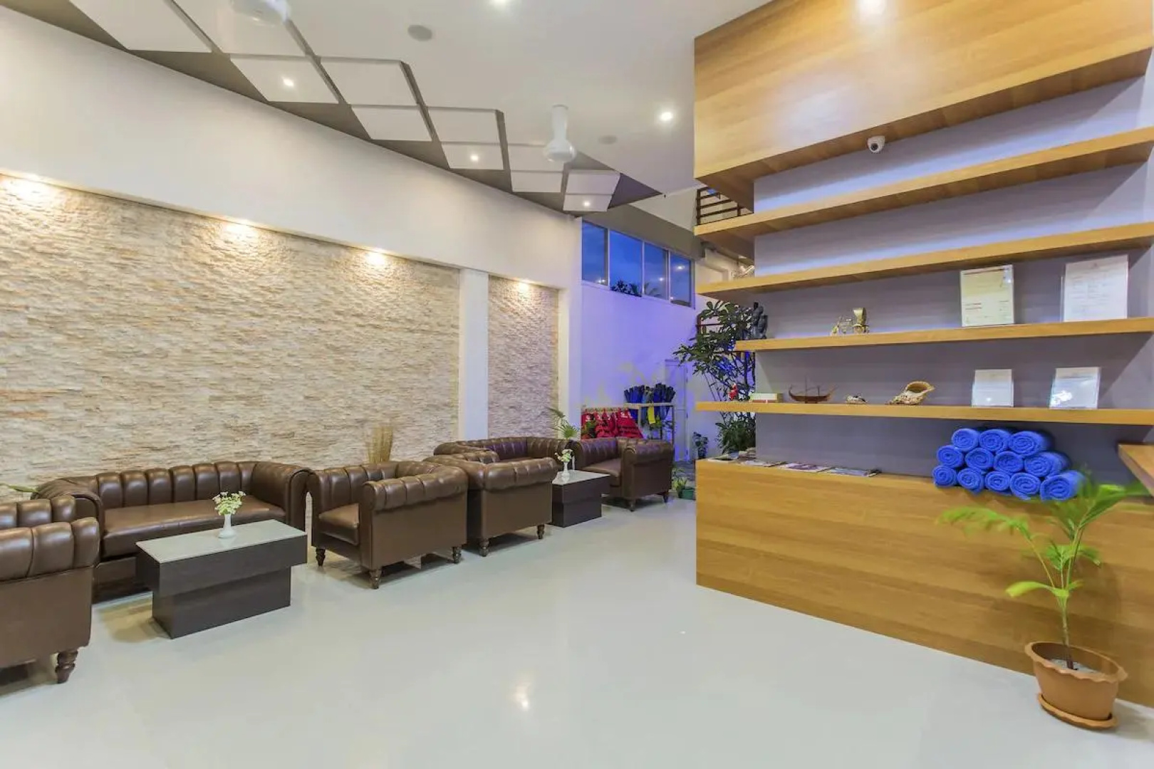 Отель Kuredhi Beach Inn