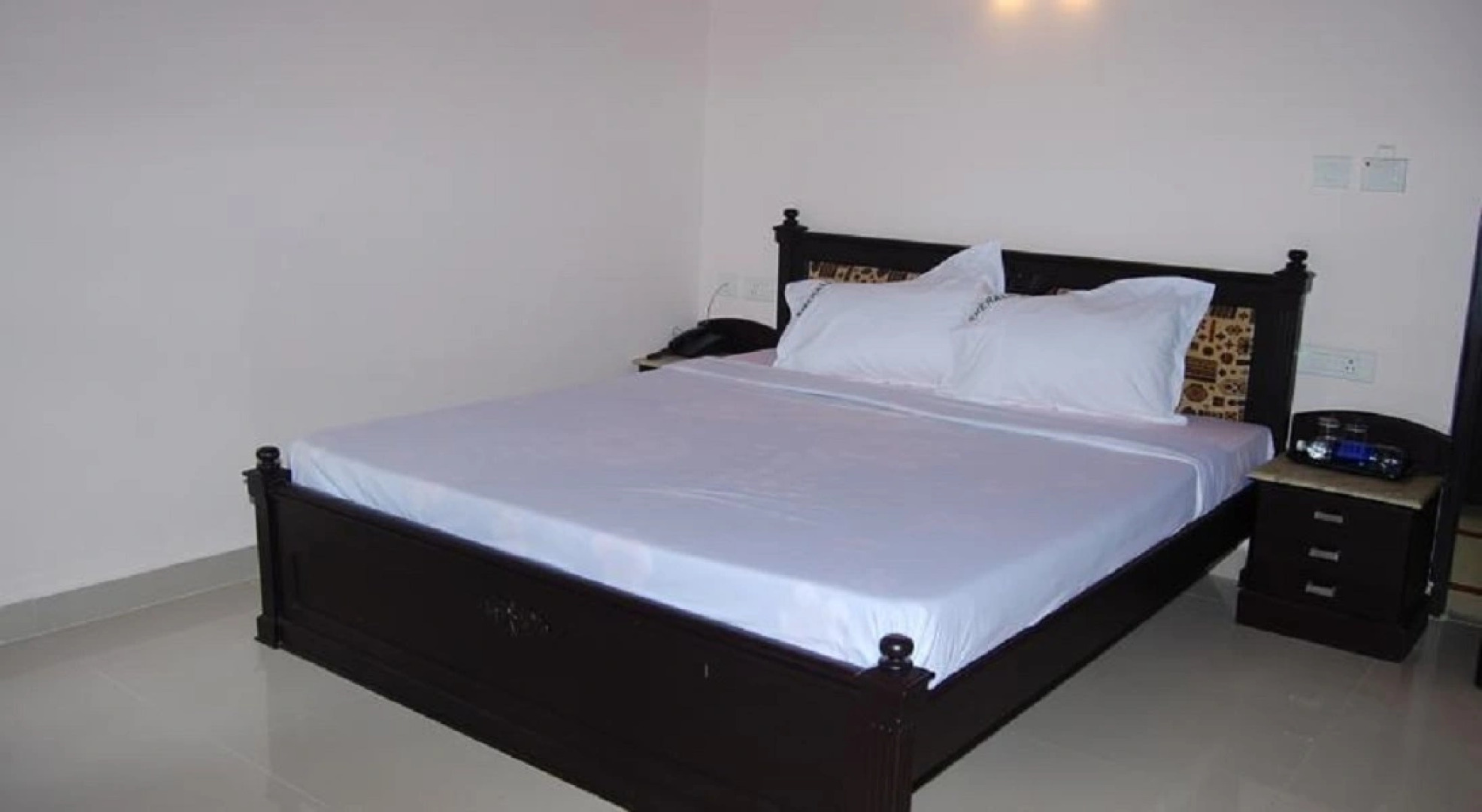 OYO 2817 Hotel Emerald Inn