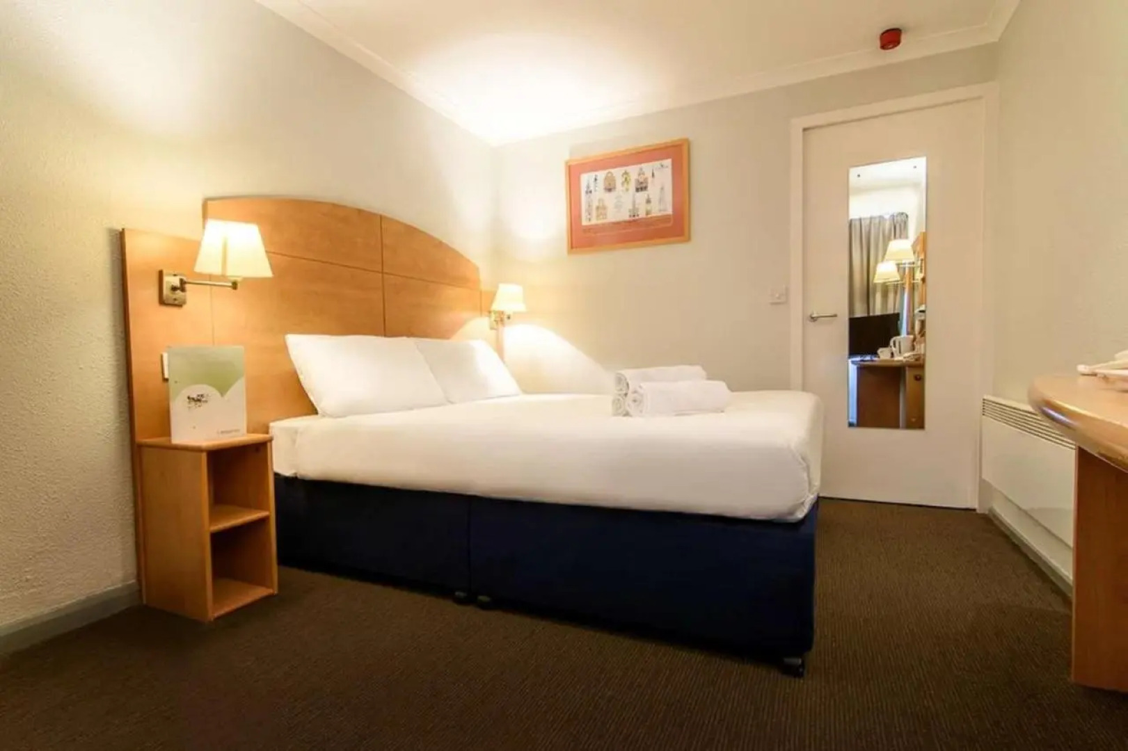 Отель Travelodge Liverpool Central Queens Dock and Arena