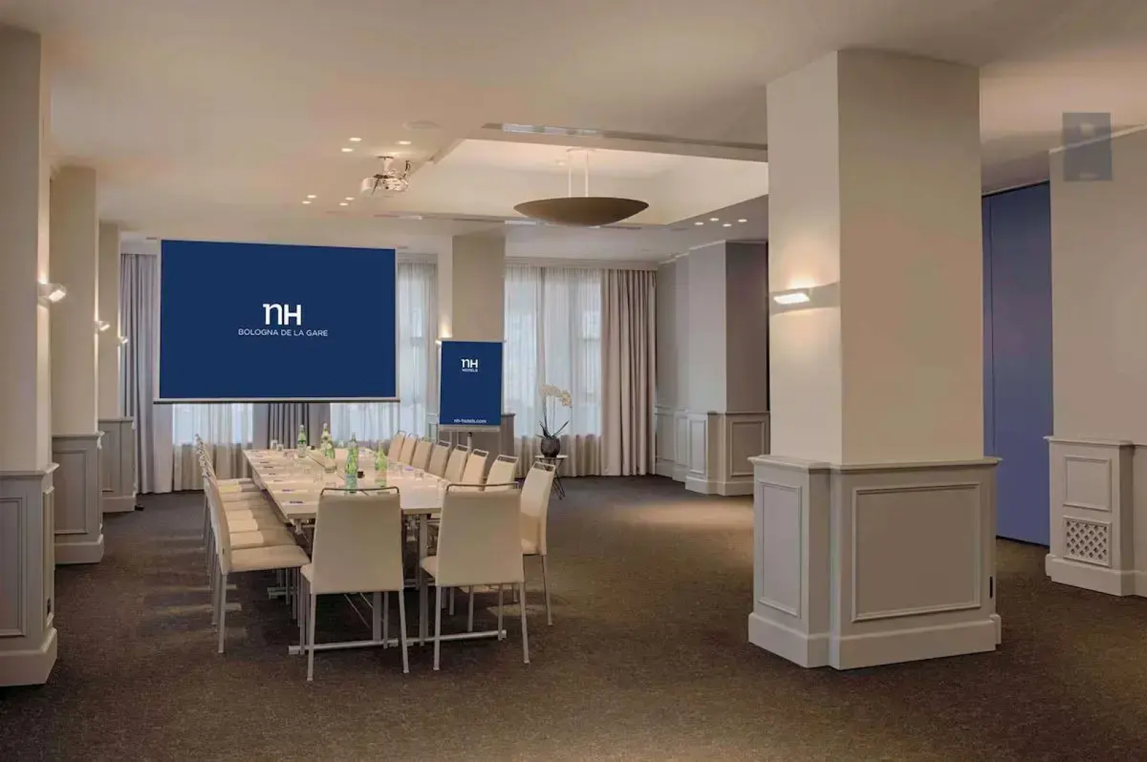 Отель NH Bologna de la Gare