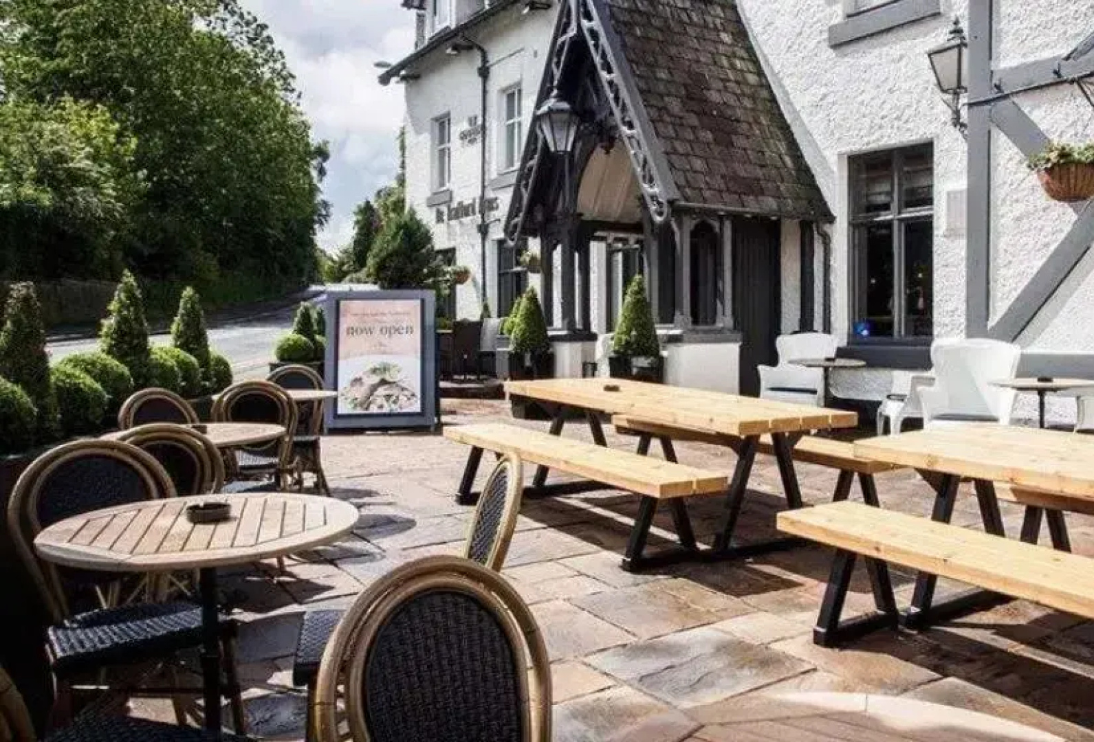 De Trafford Arms