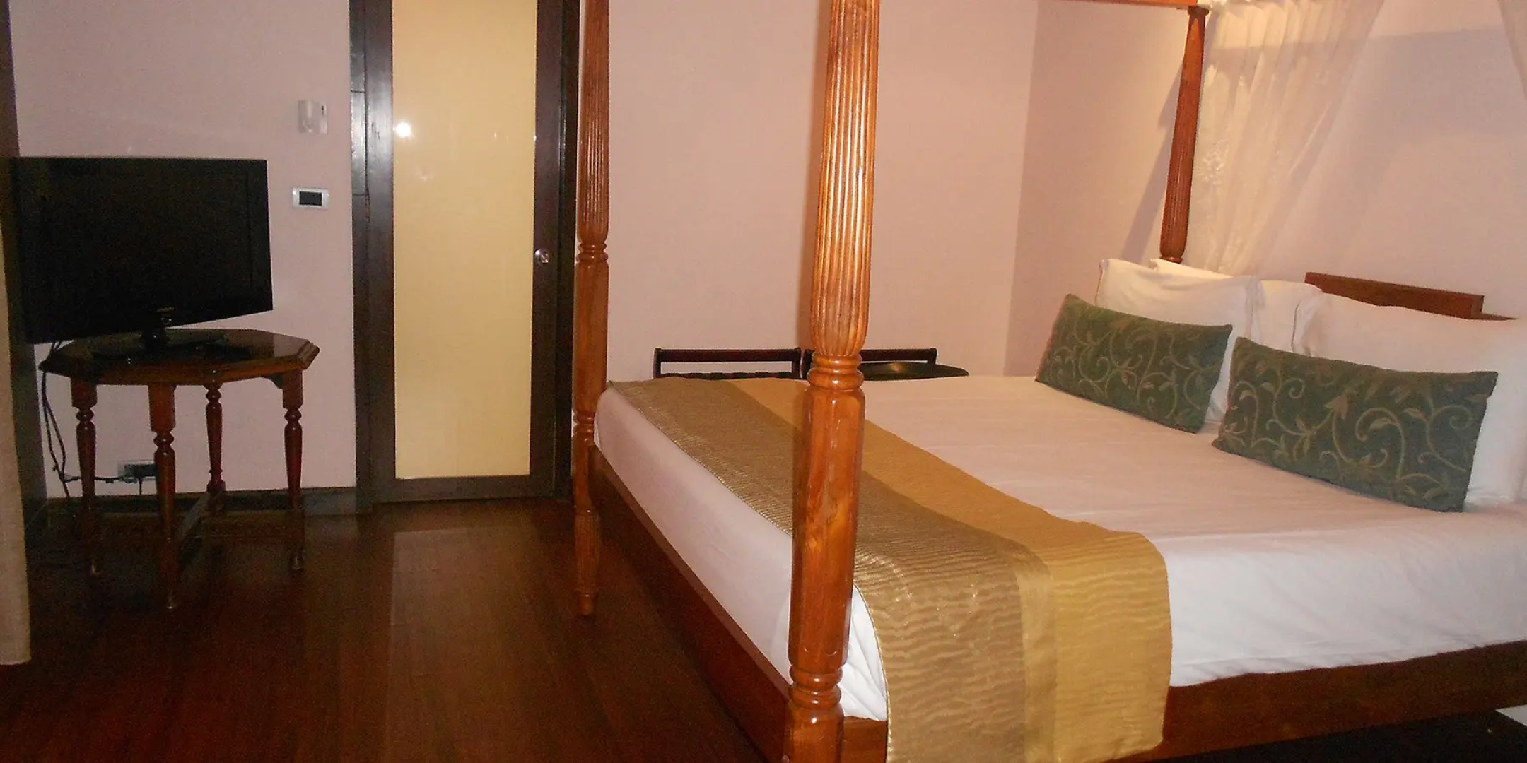 O Hotel Goa, Candolim Beach