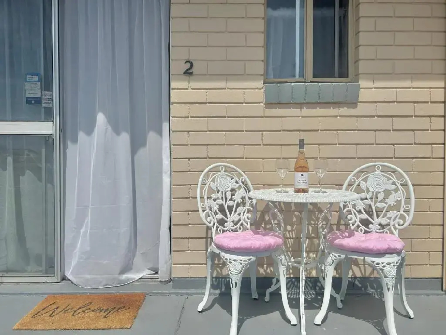 Mollymook Ocean View Motel - Welcoming Guests 18 Years and Older