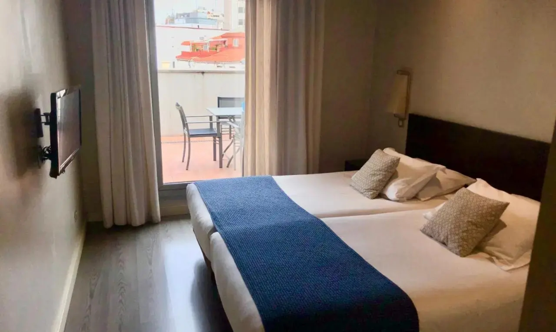 Отель Suites Viena Plaza De Espana
