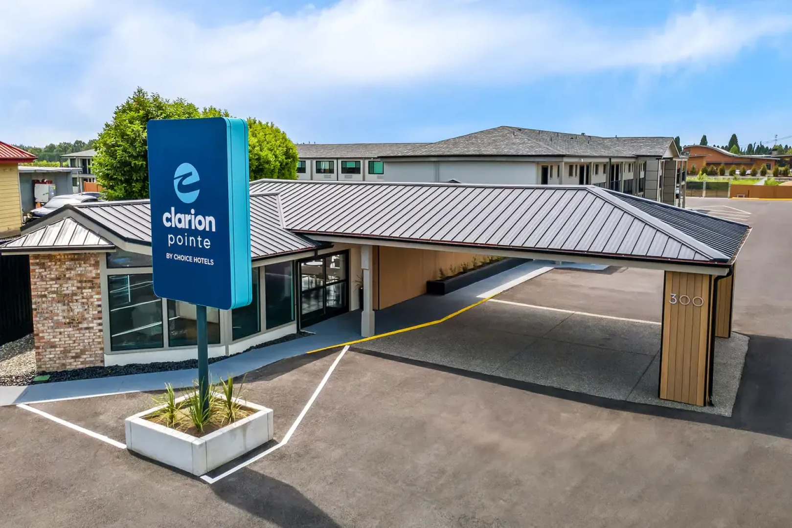 Отель Clarion Pointe