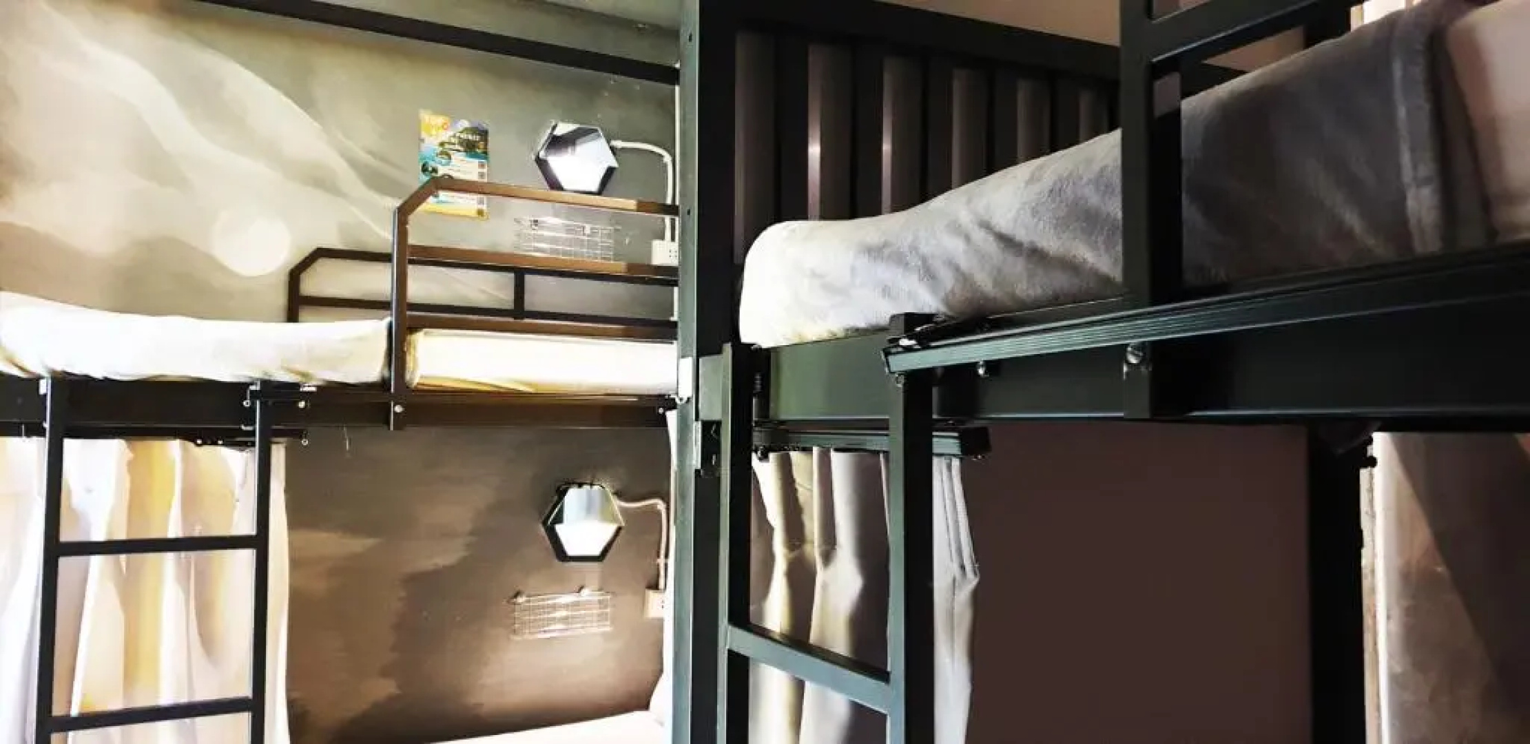 Beehive Phuket Old Town - Hostel