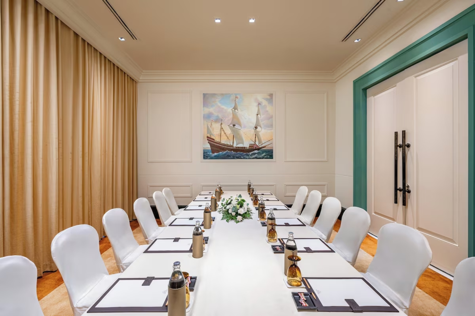 Отель Centara Grand Beach Resort Phuket 