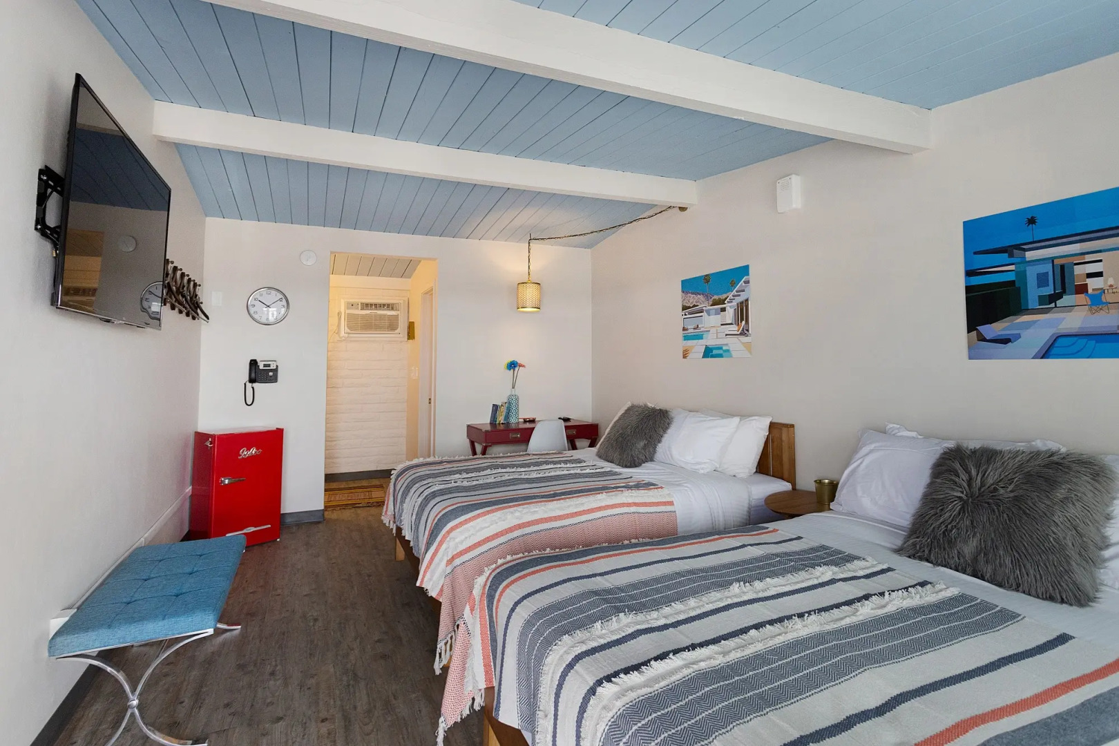 Hotel McCoy - Art, Coffee, Beer, Wine