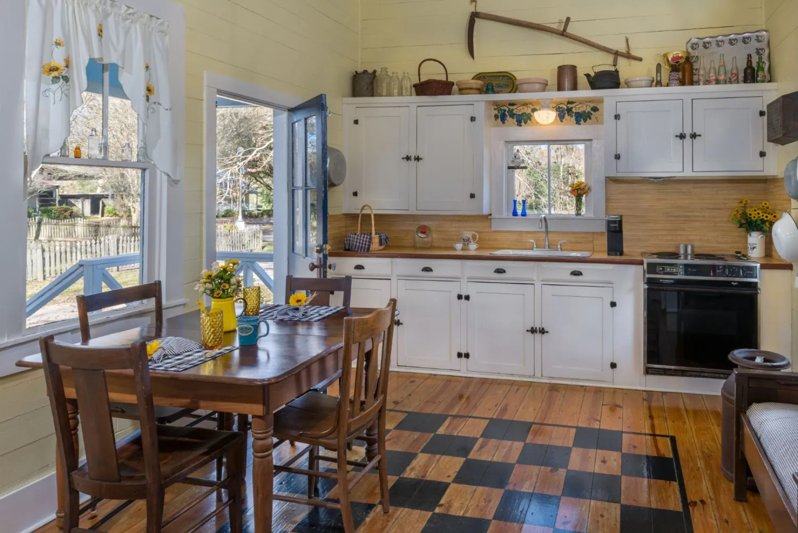 Maison D'Memoire Bed & Breakfast Cottages