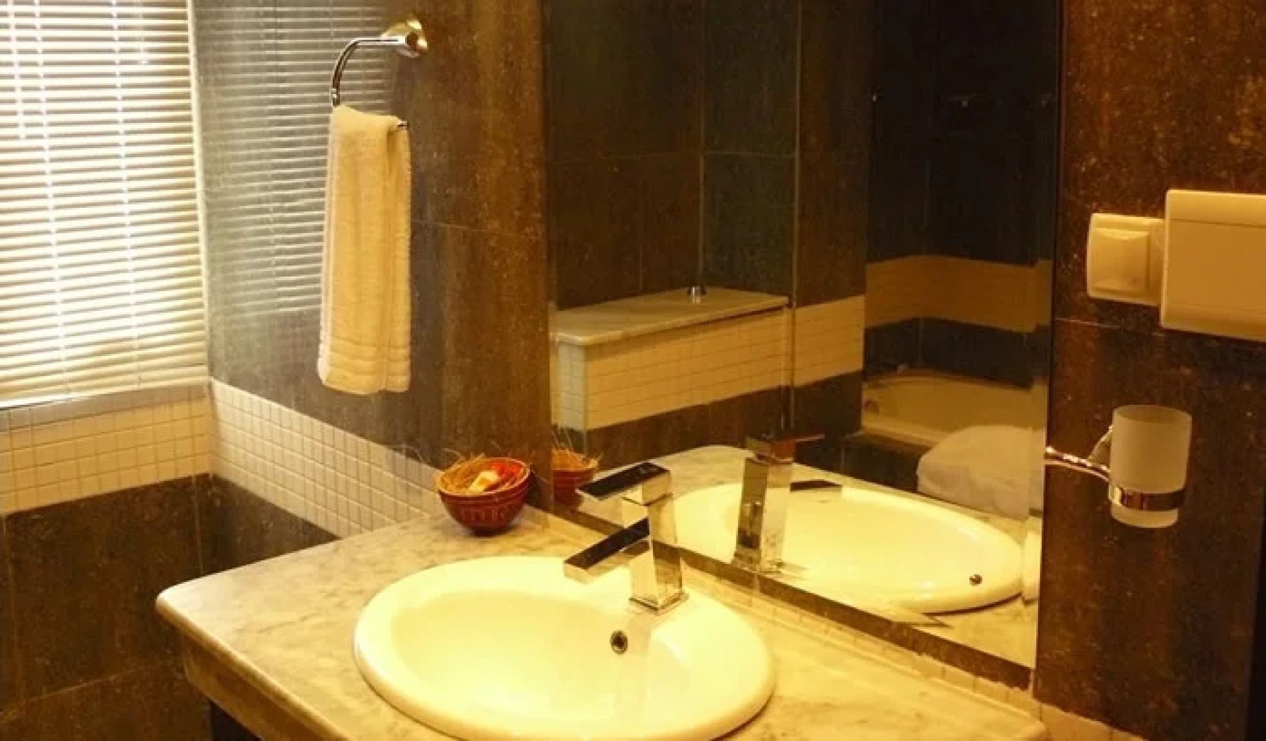 La Cour Hotels and Apartments Glover