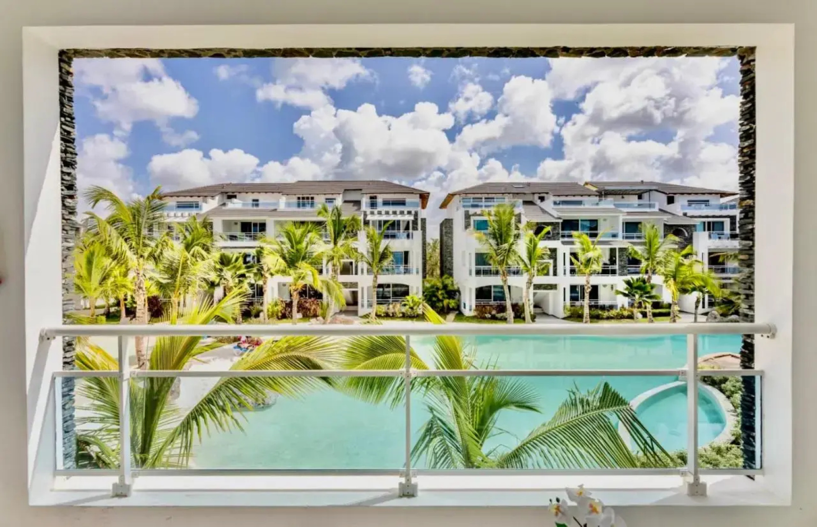 Estrella Dominicus by Advantage Club