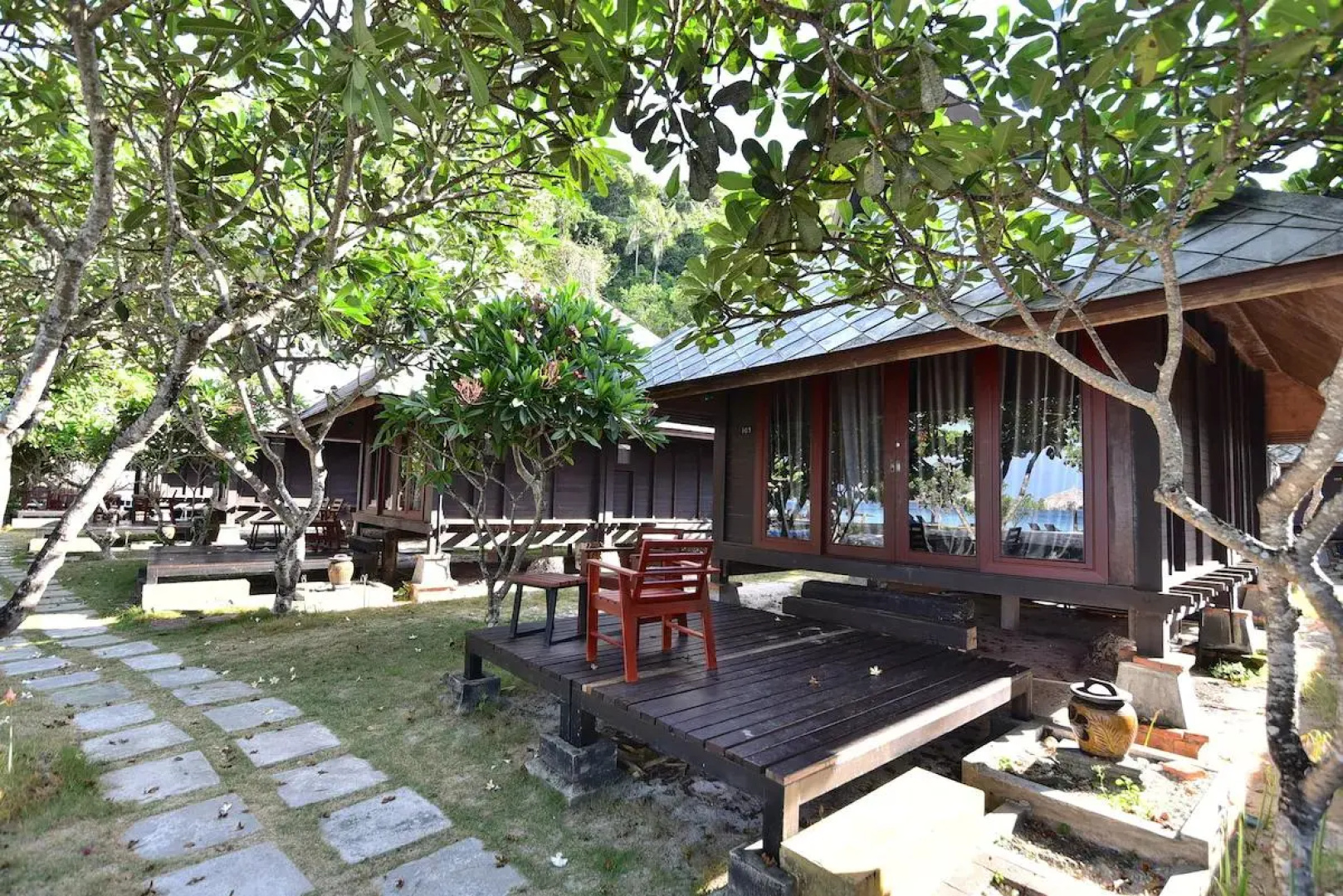 Отель Koh Ngai Thanya Beach Resort